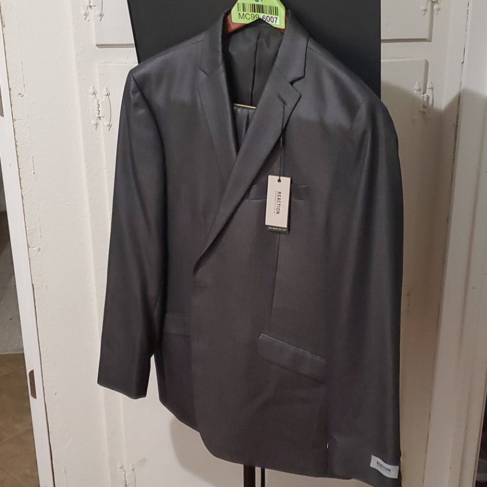 Kenneth Cole Reaction Suit  46R 42/32 pant